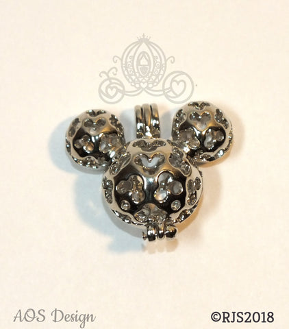 Disney Mickey Mouse O Pendant | Sterling silver | Pandora TH